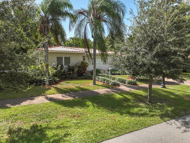 view of front of property with a front yard