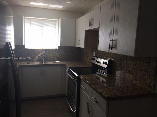 kitchen with sink, tasteful backsplash, a textured ceiling, stainless steel electric range, and dark hardwood / wood-style flooring