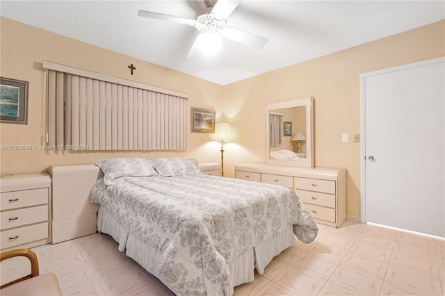 bedroom featuring ceiling fan