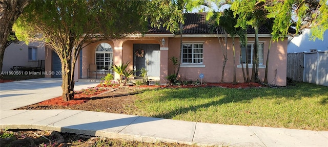 view of front of house featuring a front yard