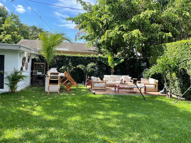 view of yard with an outdoor hangout area