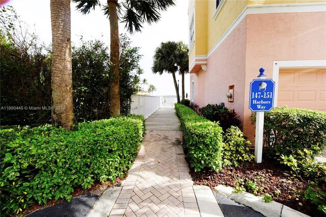 123 Harbors Way, Boynton Beach, FL 33435 - view of yard with a garage