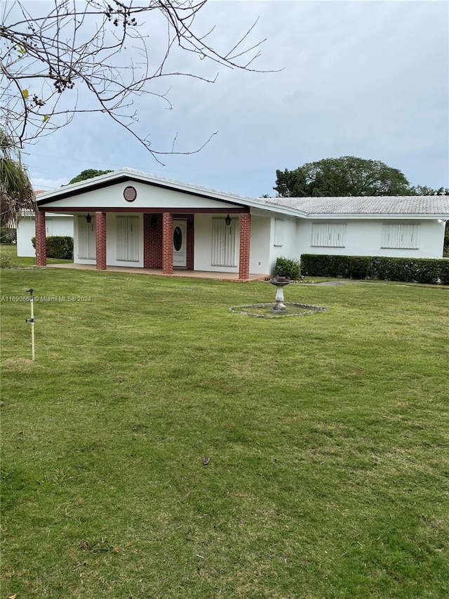 ranch-style home with a front lawn