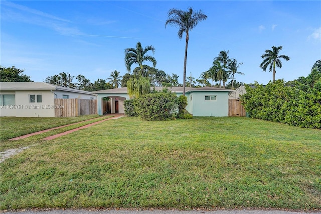 view of yard featuring a carport