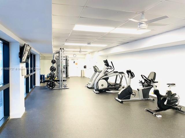 exercise room with ceiling fan