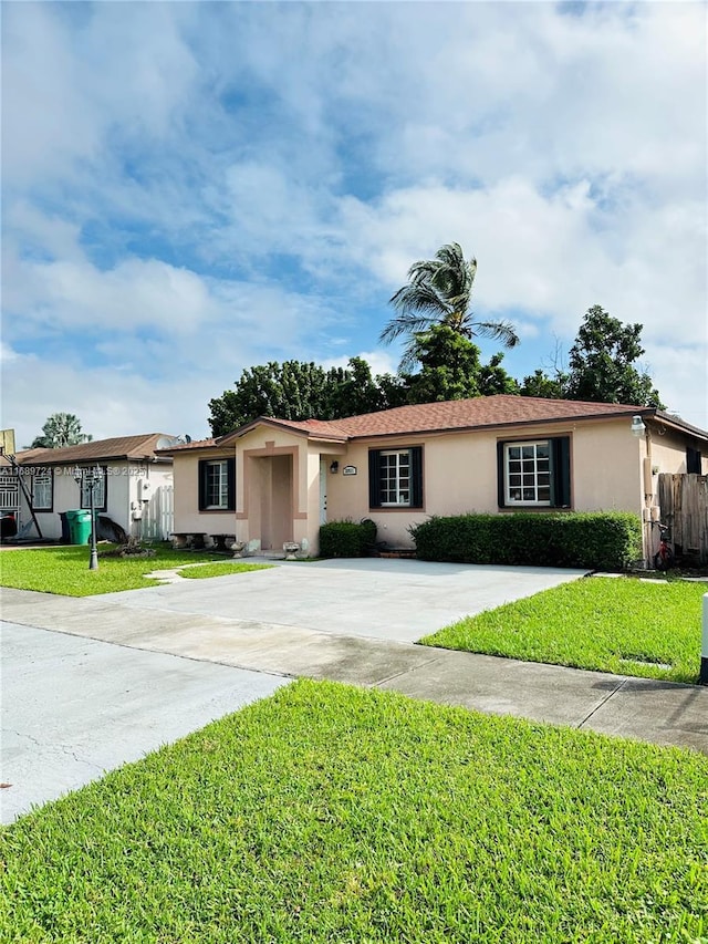 single story home with a front yard