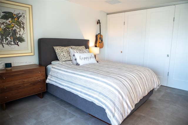 bedroom with a closet