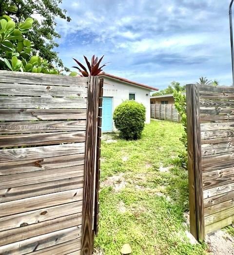 8960 NE 2nd Ave, El Portal, FL 33138 - view of yard with fence
