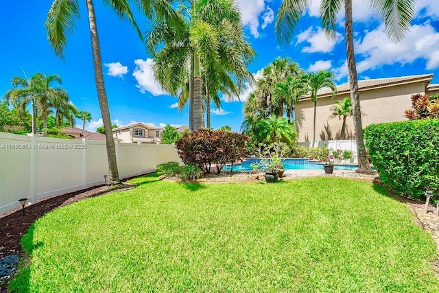 view of yard featuring a fenced in pool