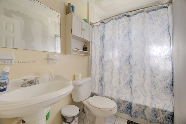 full bathroom with tile patterned floors, toilet, sink, and shower / bathtub combination with curtain