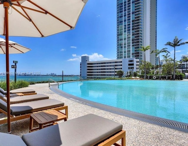 650 NE 32nd St Unit 602, Miami, FL 33137 - view of community pool