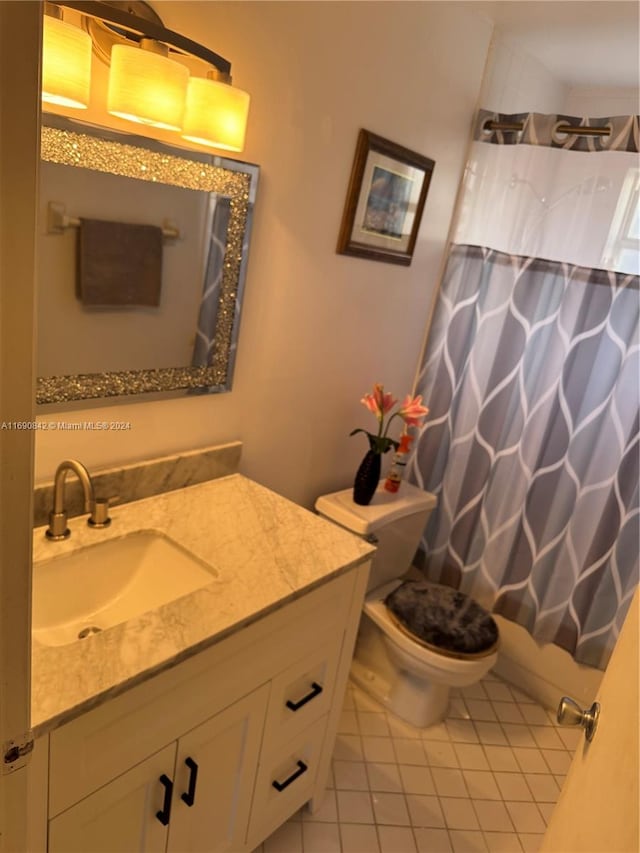 full bathroom featuring toilet, shower / bath combo, vanity, and tile patterned flooring