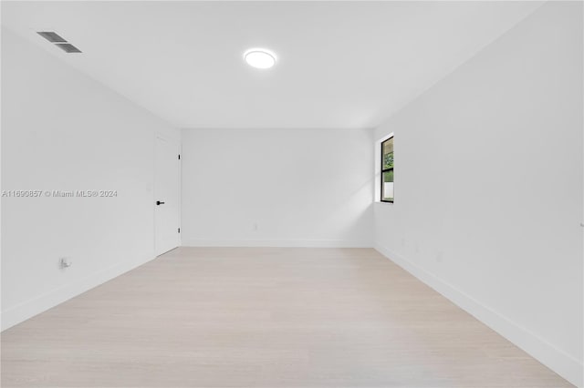 unfurnished room featuring light hardwood / wood-style flooring