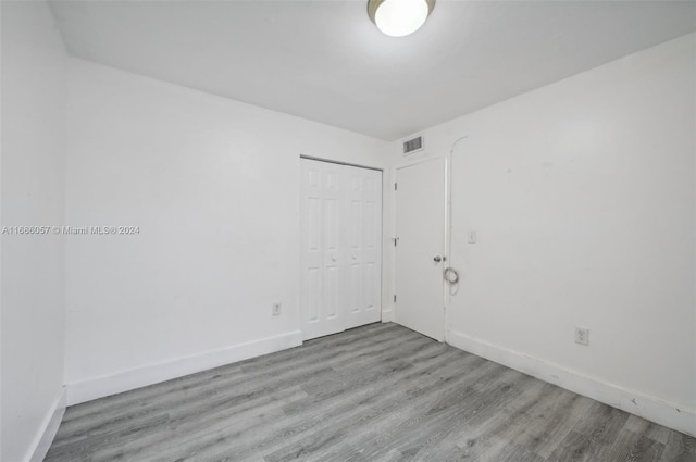 unfurnished room with light hardwood / wood-style flooring