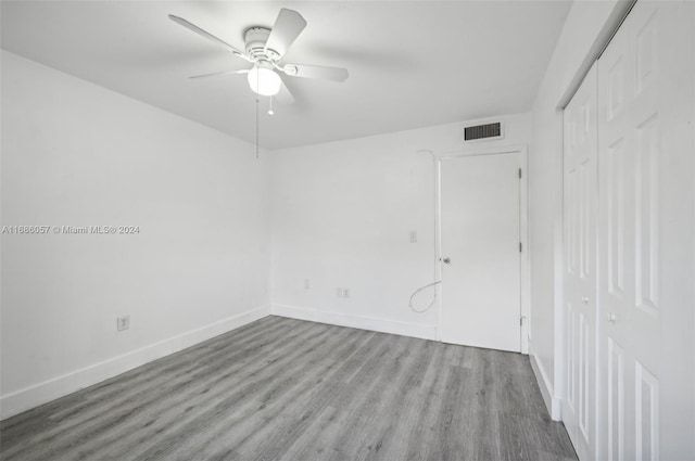 unfurnished room featuring light wood-type flooring and ceiling fan