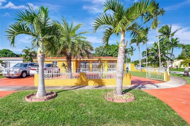 view of home's community featuring a yard