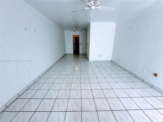 empty room with ceiling fan