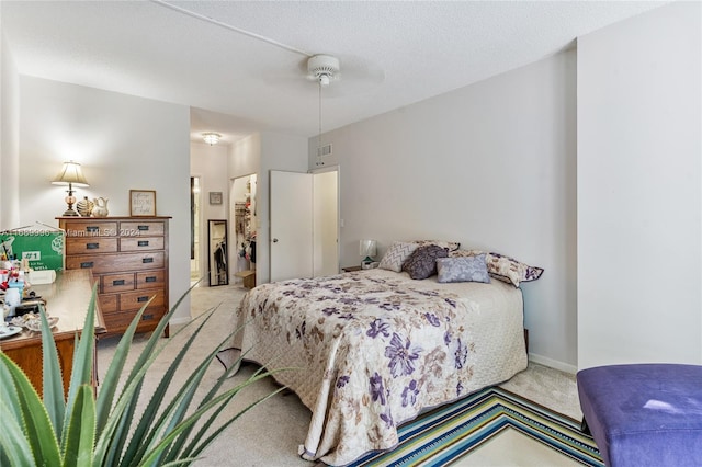 bedroom featuring carpet flooring, a textured ceiling, and ceiling fan