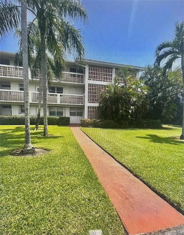 view of home's community featuring a lawn