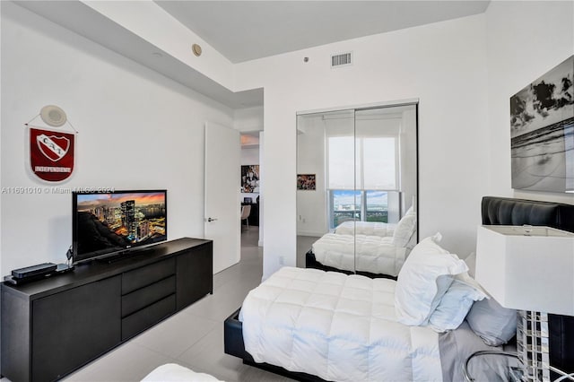 bedroom with a closet