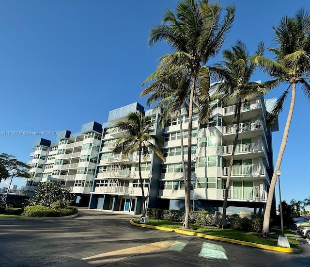 16546 NE 26th Ave Unit 3G, North Miami Beach, FL 33160 - view of apartment building / complex