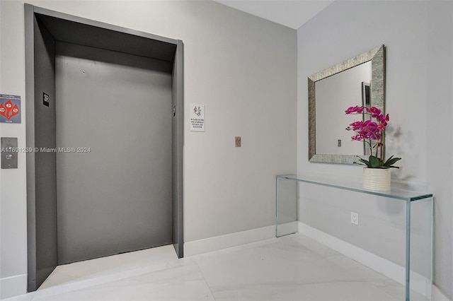 16385 NE Biscayne Blvd Unit 307 2Parking, North Miami Beach, FL 33160 - corridor featuring elevator