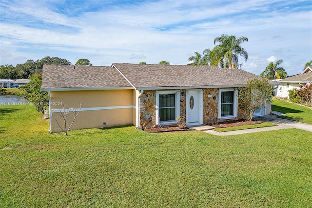 single story home with a front lawn