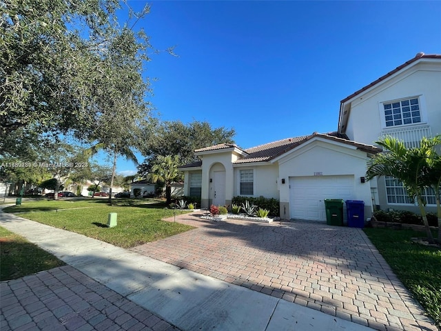 view of front of home featuring a garage and a front yard