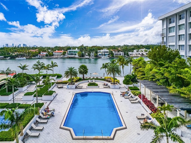 view of swimming pool featuring a water view