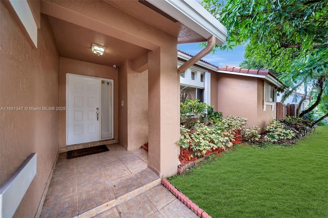 entrance to property featuring a yard