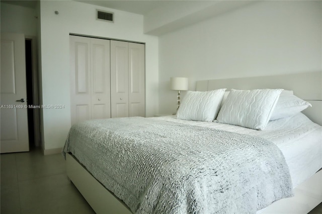 bedroom featuring a closet