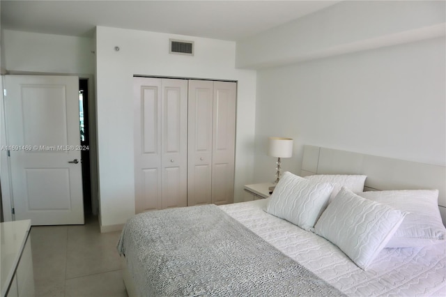 bedroom featuring a closet