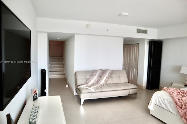 bedroom featuring a closet