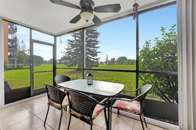 sunroom / solarium with ceiling fan