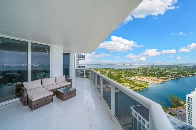 balcony featuring an outdoor hangout area and a water view