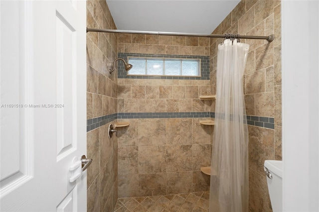 bathroom featuring curtained shower and toilet