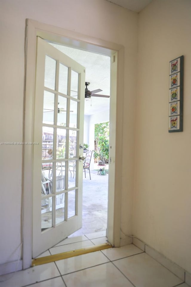 entryway featuring ceiling fan and light tile patterned floors