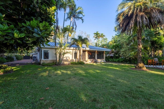 view of front of house featuring a front yard