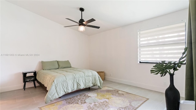 bedroom with ceiling fan