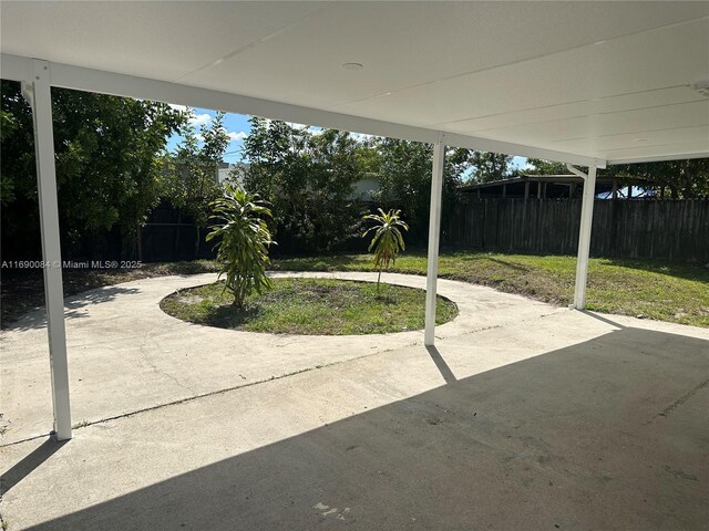 view of front of house with a front lawn