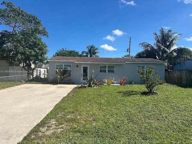 single story home featuring a front yard