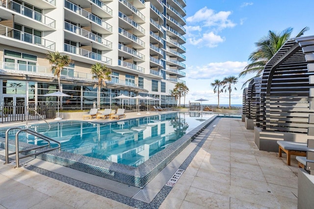 view of swimming pool