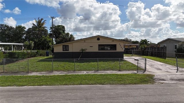 view of front of house with a front yard