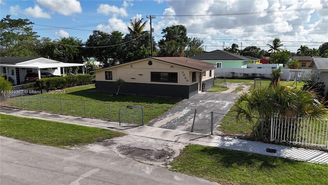 single story home featuring a front lawn