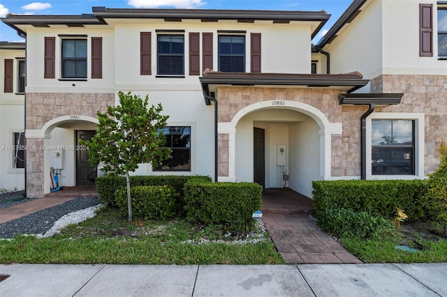 view of front of property