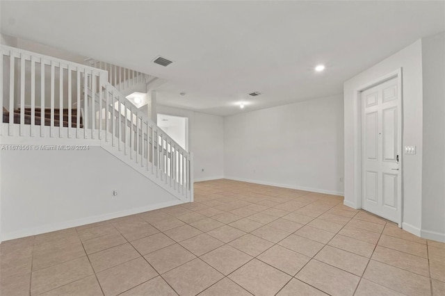 spare room featuring light tile patterned flooring