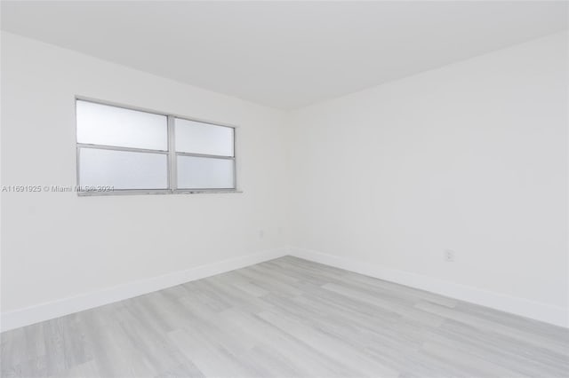 unfurnished room featuring light hardwood / wood-style floors