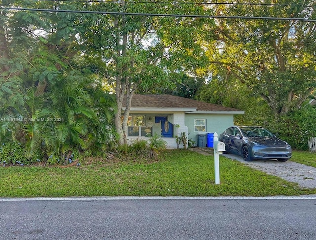 view of front of home with a front lawn