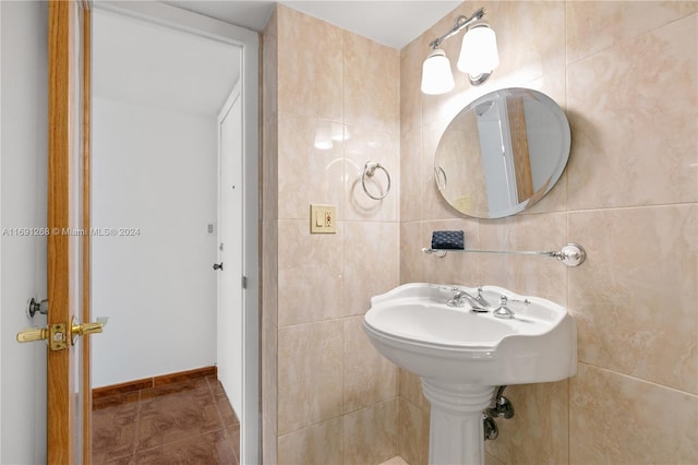 bathroom featuring tile walls and tile patterned floors