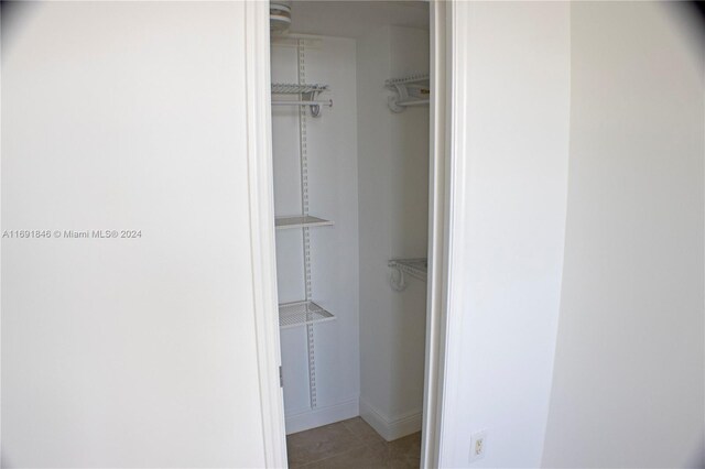 spacious closet featuring light tile patterned floors